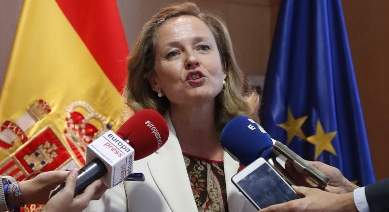 calvino-nadia-espana-ue-banderas-microfonos-efe.jpg
