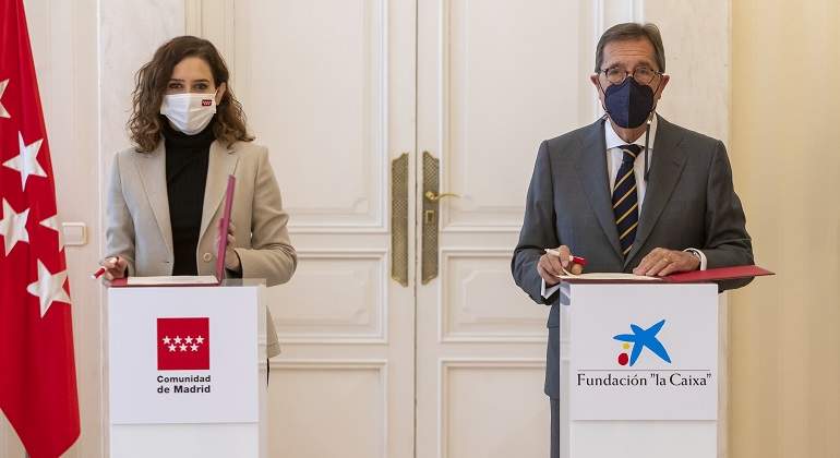 Foto-2-Acuerdo-accion-social-Diaz-Ayuso-Antonio-Vila-Bertran-Fundacion--La-Caixa-Comunidad-de-Madrid-1.jpg