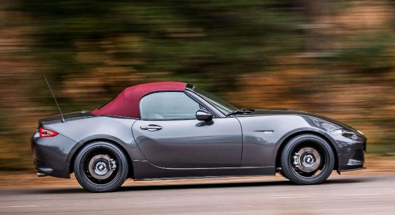 mazda-MX5-Red-Heritage-2018-01.jpg