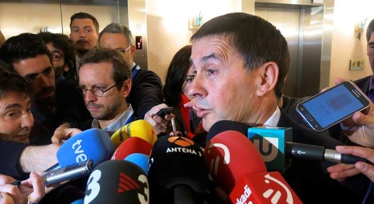 otegi-microfonos-efe.jpg