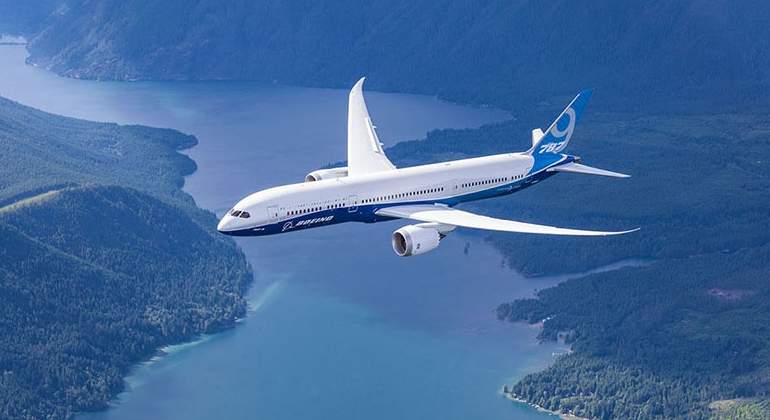 Boeing-787-Dreamliner.jpg