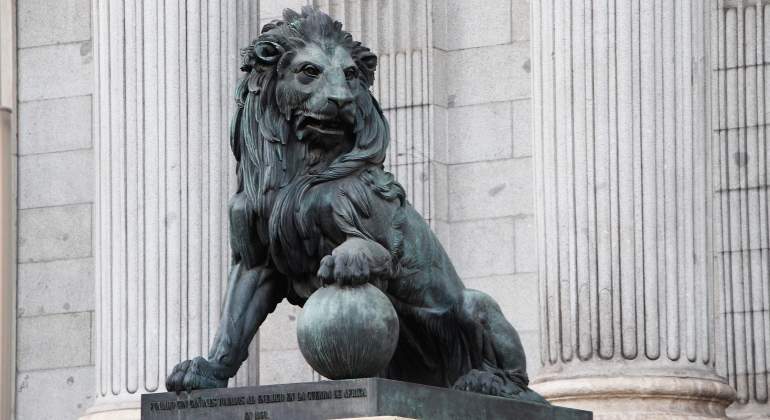 leon-congreso-diputados-pixabay.jpg