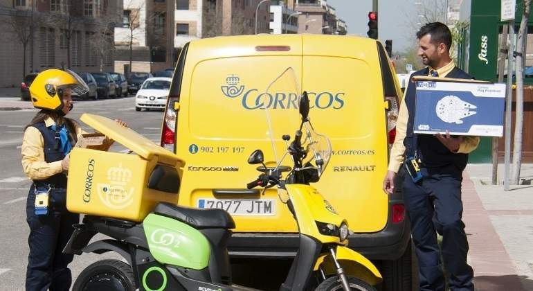 Correos-furgoneta-moto.jpg