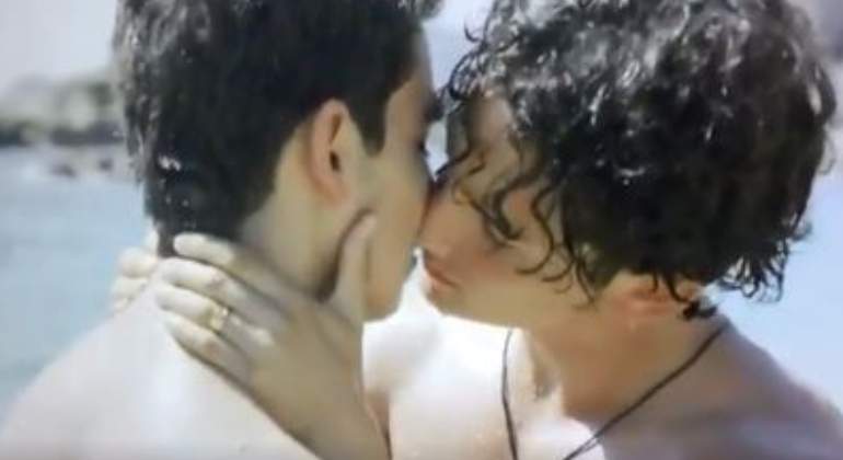 aristemo-beso.jpg