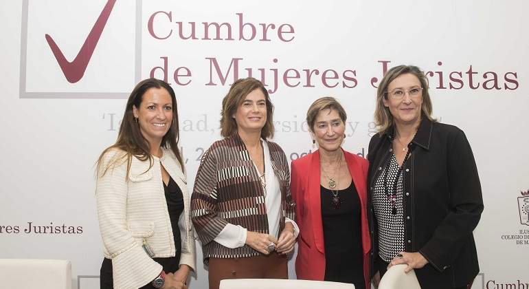 mujeresJuristas.jpg