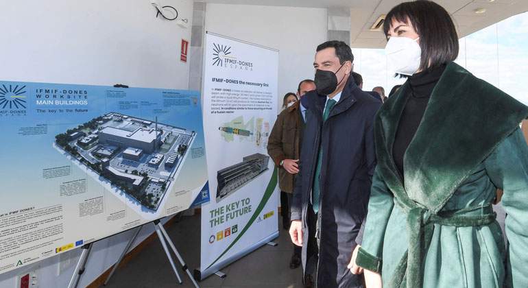 Juanma-Moreno-y-Dian-113297531.jpg