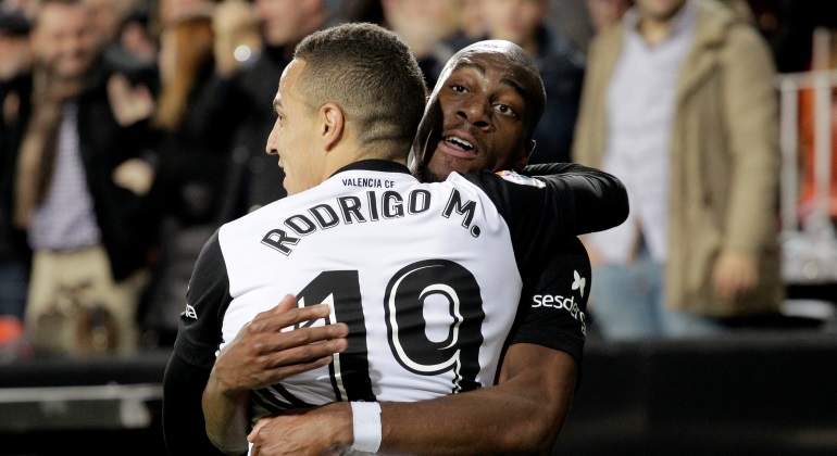 rodrigo-abrazo-kondogbia-valencia-alaves-copa-reuters.jpg