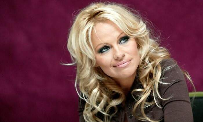 pamela-anderson-cordon.jpg