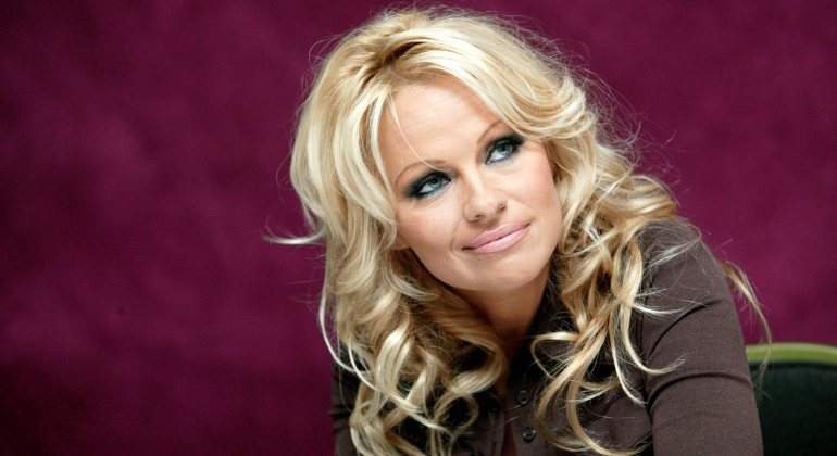 pamela-anderson-cordon.jpg