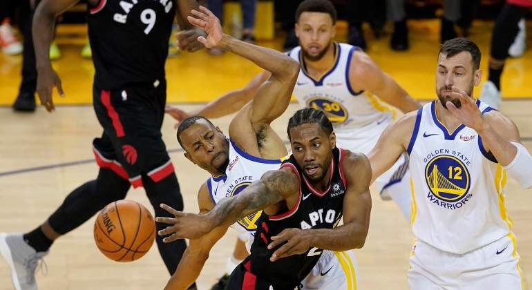 leonard-warriors-playoffs-efe.jpg