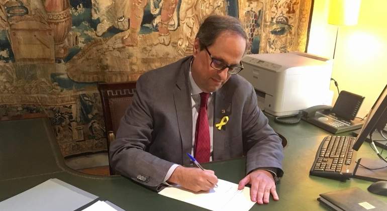 torra-tomaposesion.jpg