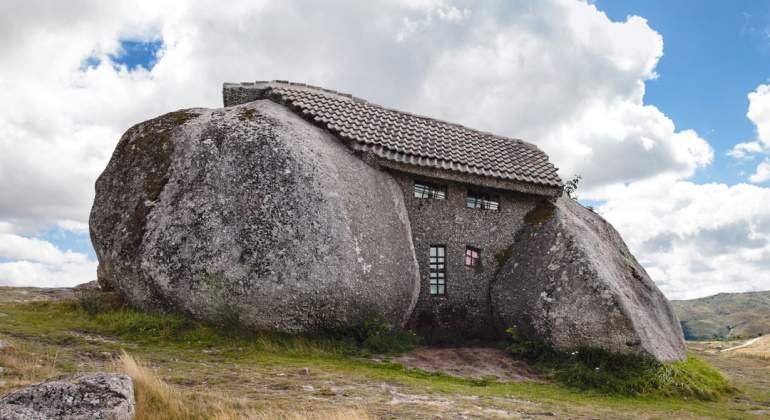 casa-do-penedo-portugal.jpg