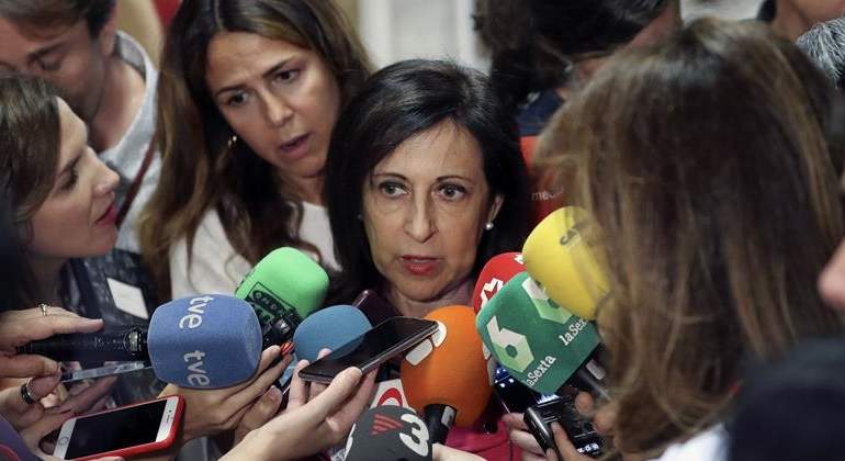 margarita-robles-pasillos-congreso-efe.jpg