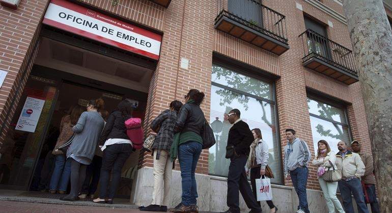 paro-oficina-empleo.jpg