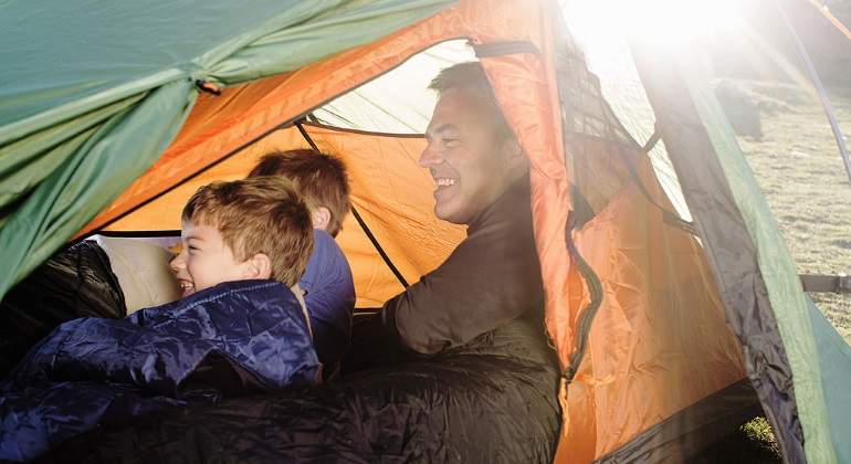 tienda-campana-padre-hijos-getty.jpg