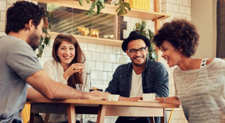 milenials-espanoles-jovenes-rien-cafe-alamy.jpg