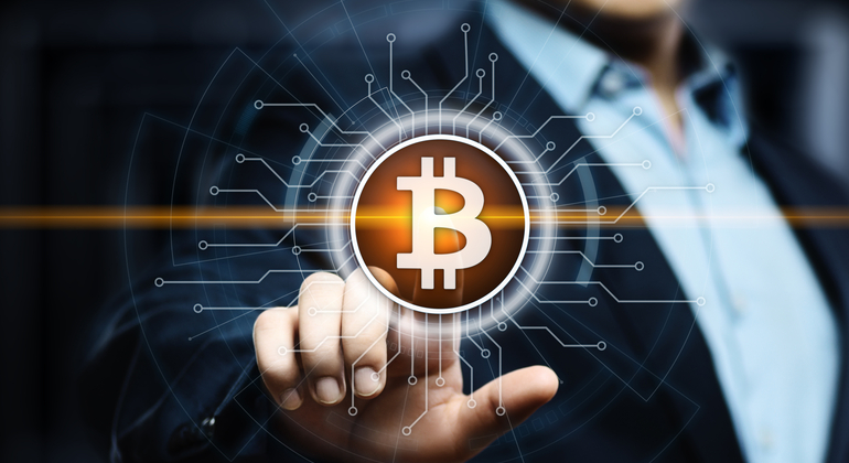 bitcoin-mano-dreamstime.png