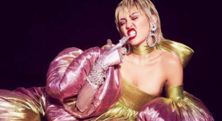 miley-cyrus-brutal-ataud-770.jpg