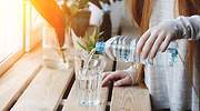Por qué no beber suficiente agua al día podría afectar en tu concentración