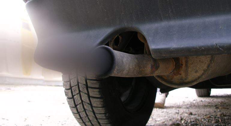 tubo-escape-humo-contaminacion-aire-770-istock.jpg
