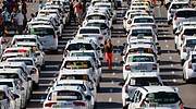 El sector del taxi sigue en huelga indefinida en Madrid y Barcelona: así están las cosas en este momento