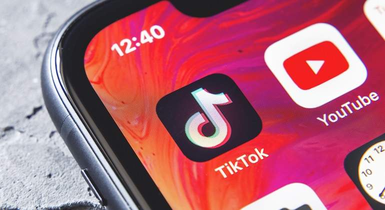 Un-telefono-movil-con-la-aplicacion-de-Tik-Tok-iStock.jpg