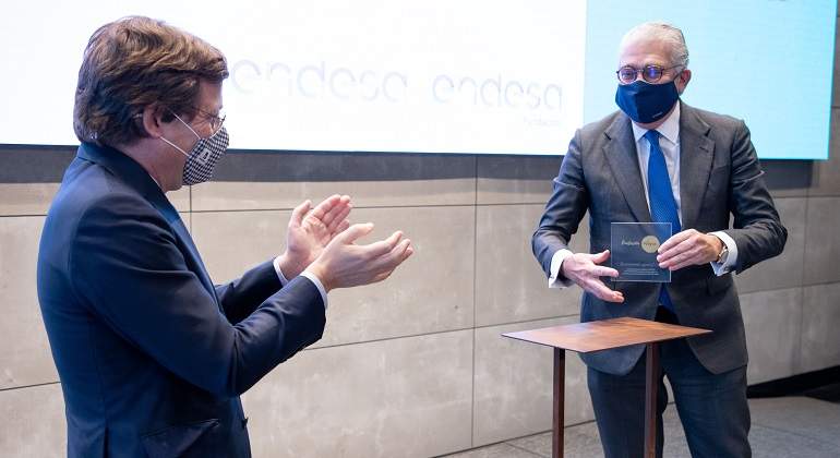 ENDESA-PREMIOS-COMPROMISO-INTEGRA-2020_Alcalde-y-Bogas-2.jpg
