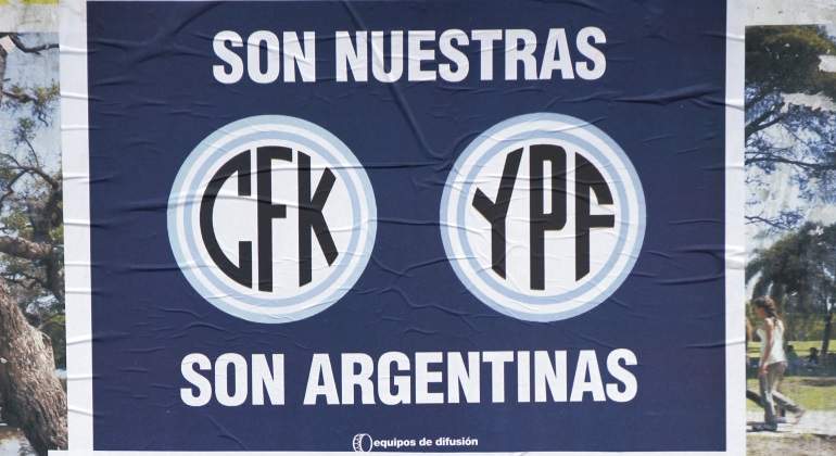 ypf-cristina-argentina-cartel-reuters-770x420.jpg