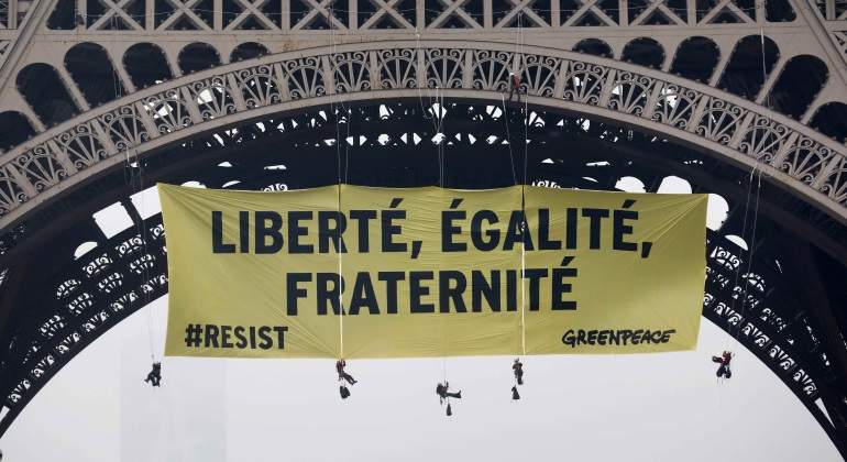 greenpeace-eiffel-lepen-reuters.jpg