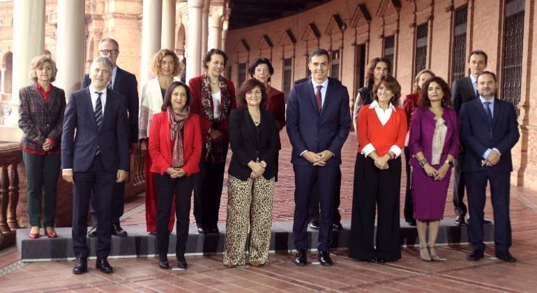 foto-familia-cmin-sevilla-sanchez-ep.jpg