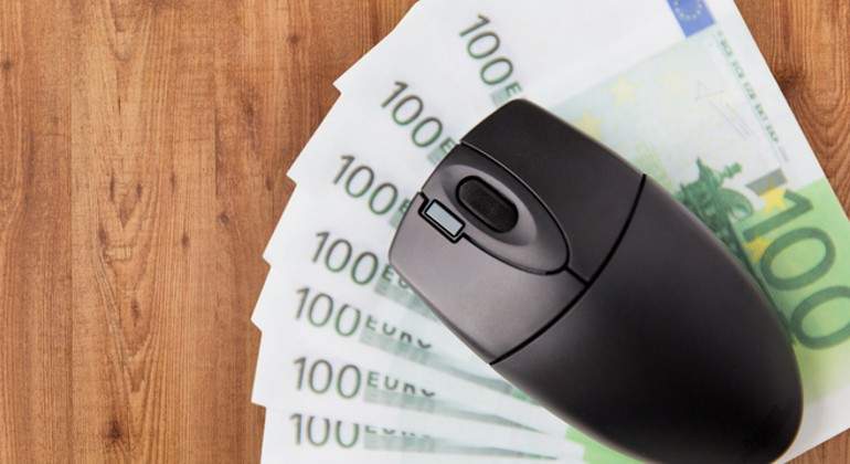 dinero-ordenador-dreamstime.jpg