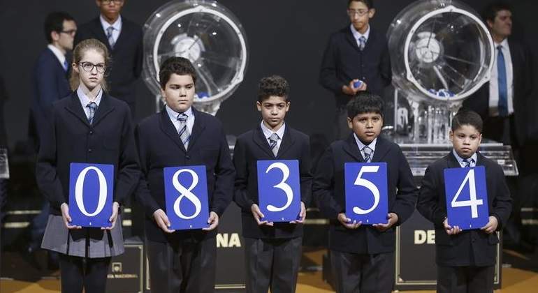 primer-premio-loteria-nino-2017-efe.jpg