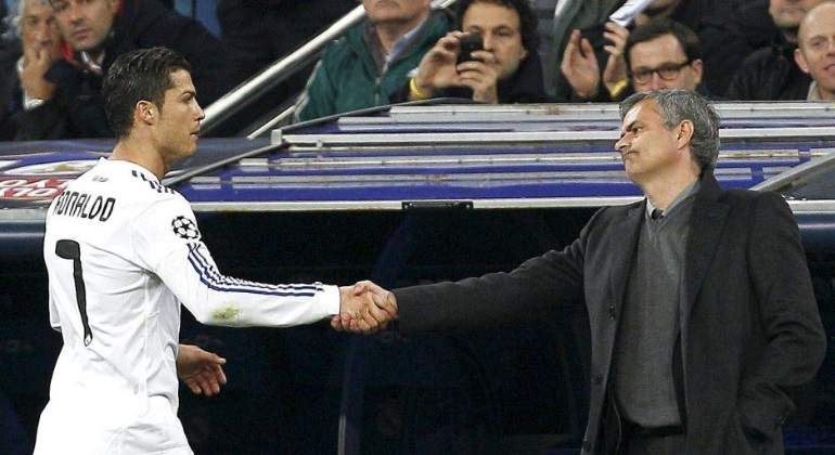 cristiano-mano-mourinho-efe.jpg