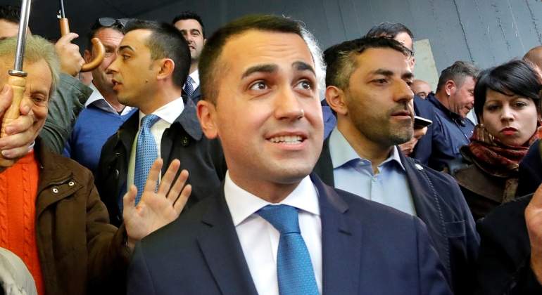 dimaio-paraguas-M5S-reuters.jpg