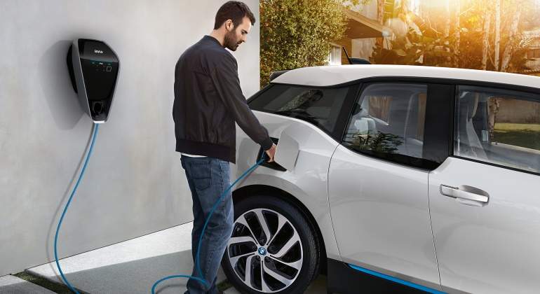 bmw-emovili-punto-recarga.jpg