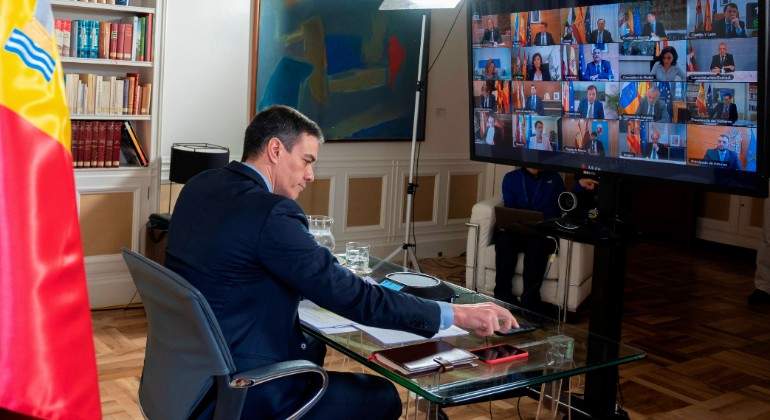 Pedro-Sanchez-presidentes-autonomicos-Borja-Ruiz-de-la-Bellacasa-EFE-770.jpg