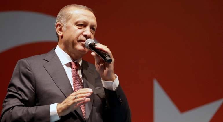 erdogan-microfono-bandera-reuters.jpg