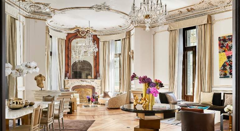 Four-Seasons-Madrid_Royal-Suite_Salon-1-1.jpg