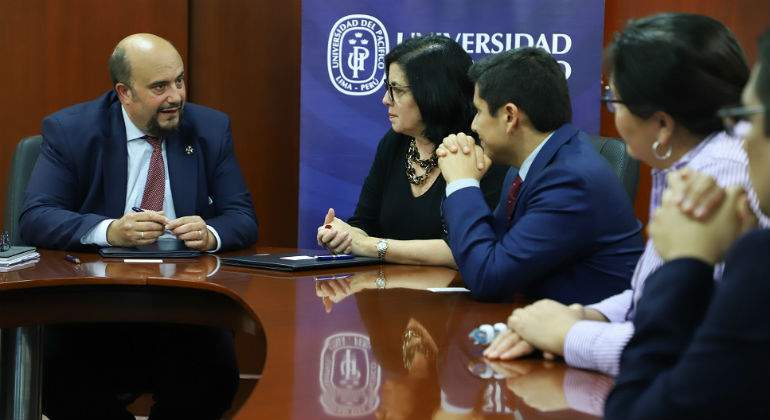 Foto-firma-Nebrija-6b-defini.jpg