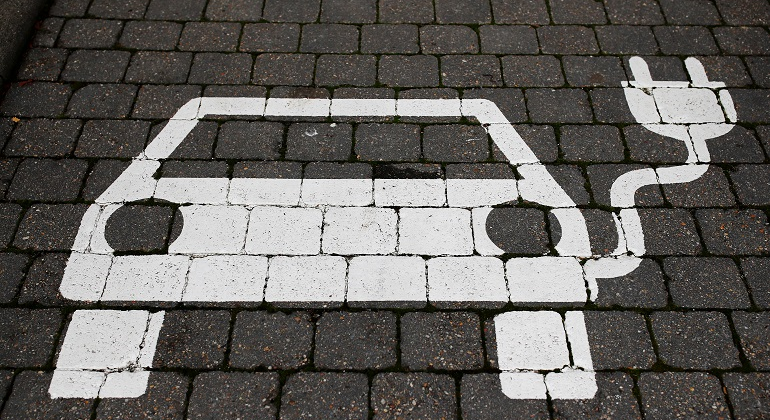 coche-electrico-silueta-pixabay-770x420.png