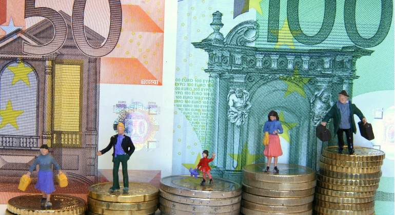 familia-dinero-dreamstime.jpg