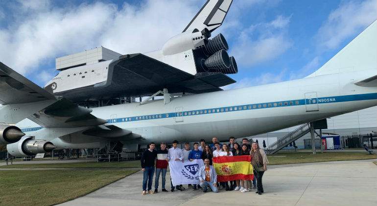 Alumnos-SEK-en-las-instalaciones-de-la-NASA-defini.jpg