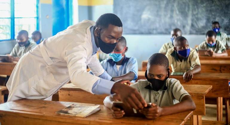 Proyecto-ProFuturo-y-World-Vision-en-Ruanda.jpg