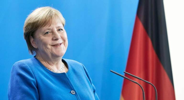 merkel-rie-alemania.jpg