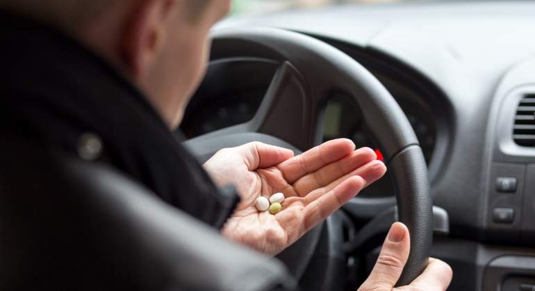 medicina-medicamento-pastilla-coche-conduccion-iStock-627312422.jpg