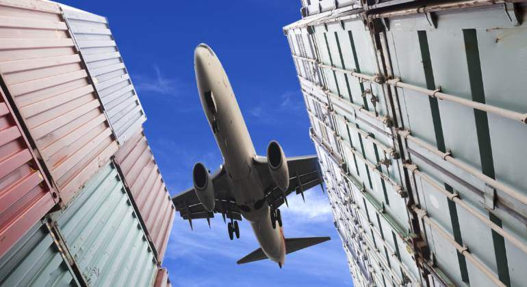 avion-mercancias-transporte-contenedores-770.jpg
