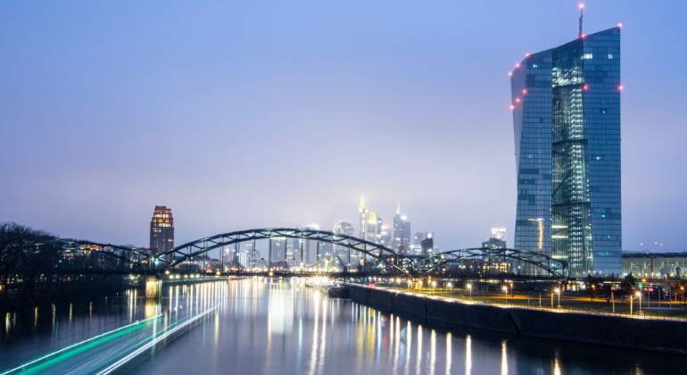 banco-central-europeo-bce-sede-frankfurt-rio-luces-neblina-rascacielos-getty-770x420.jpg