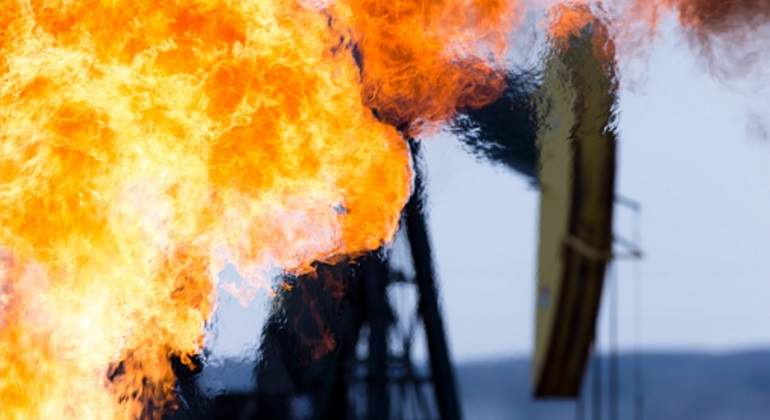 petroleo-martillo-fuego.jpg