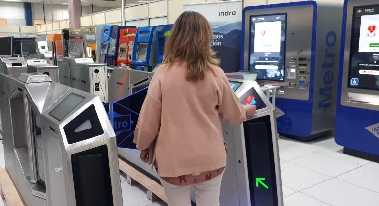 Laboratorio-de-ticketing-de-Indra-Paso-Metro-de-Madrid-2-1.jpg