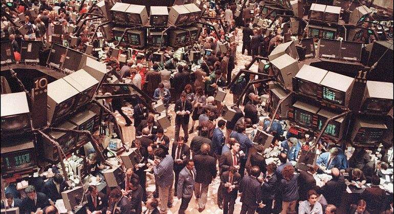 Black-Monday-Wall-Street.jpg